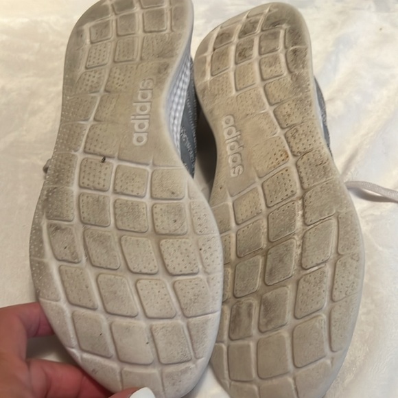 Adidas tennis shoes - Picture 3 of 4